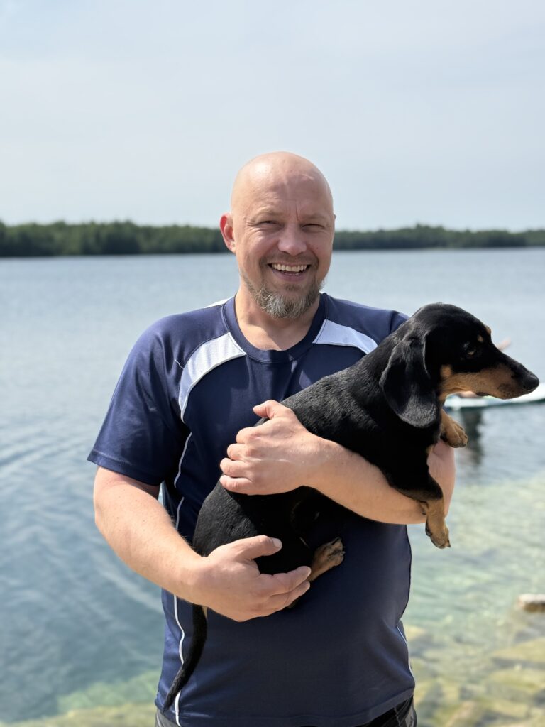 Divemaster Rene ja sukeldumiskoer Ruudi